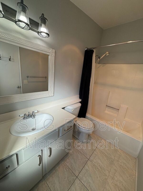 Building Photo - 11377 Osborne Pl