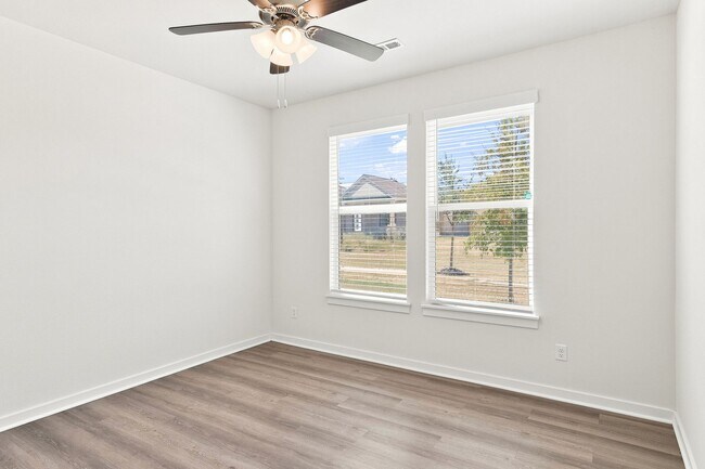 Building Photo - 4802 W Planetree St