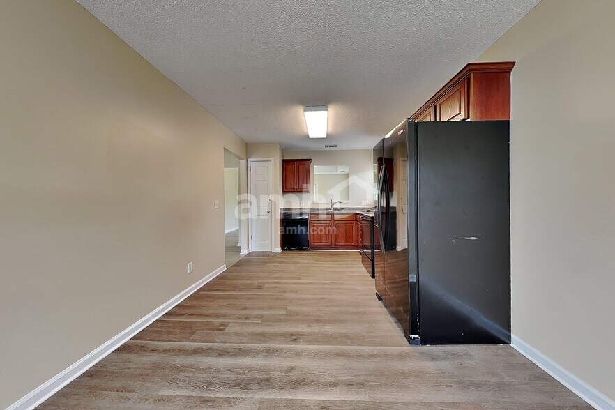Building Photo - 57 Springwater Dr