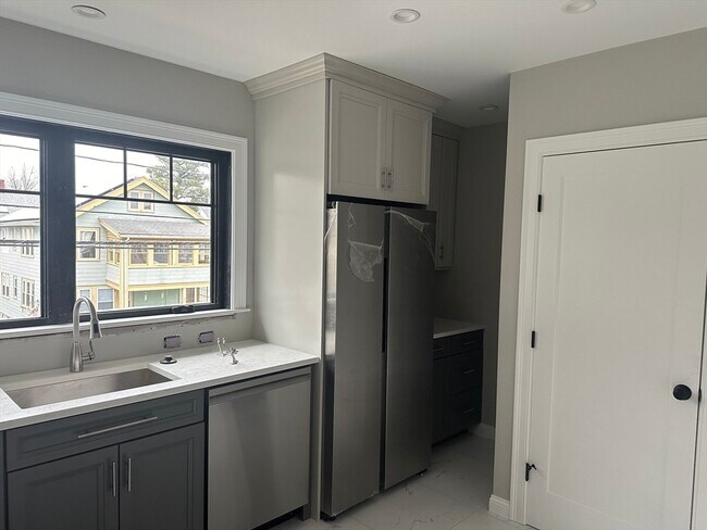 Building Photo - 41 Cornell St