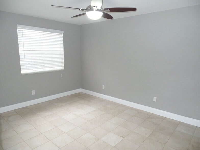 Building Photo - 2881 N Oakland Forest Dr