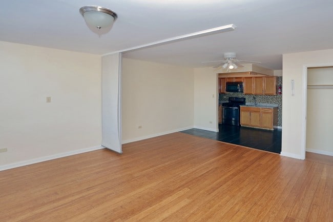 Building Photo - Elmbr Court