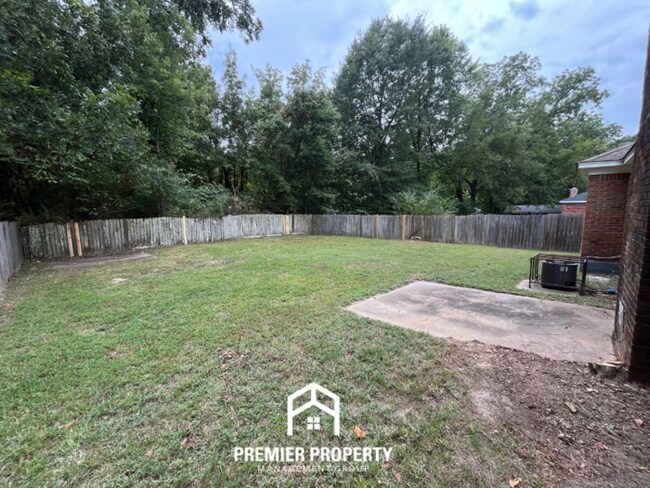 Building Photo - 3199 Maple Hill Dr