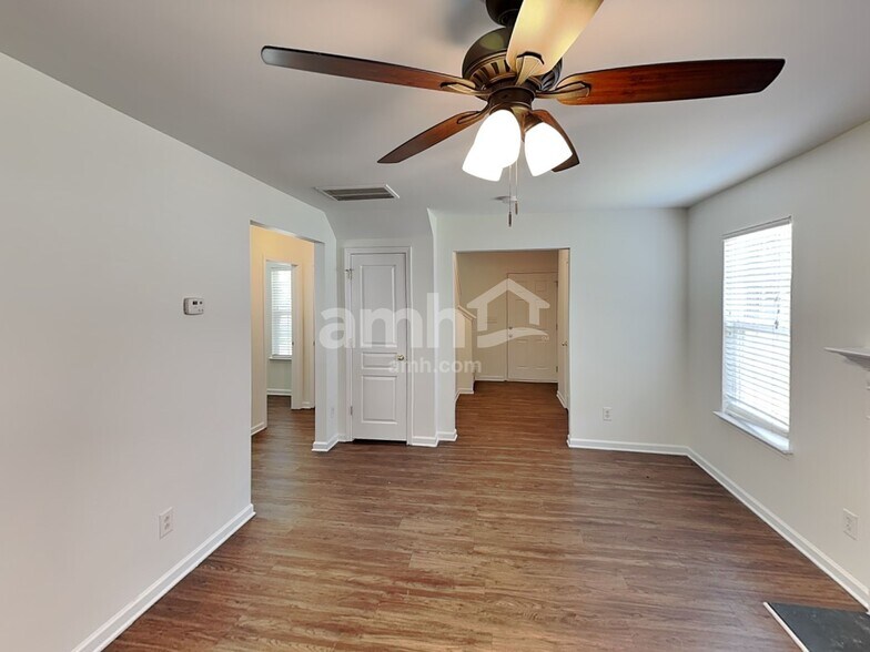 Building Photo - 121 Whitby Dr