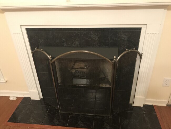 Building Photo - 3/2 in East Montgomery