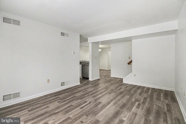 Building Photo - 6437 Terrace Ct