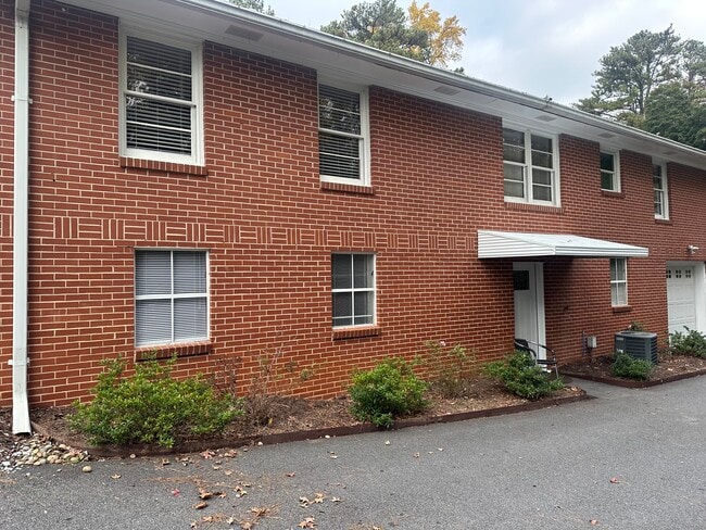 Building Photo - 891 Parkway Dr