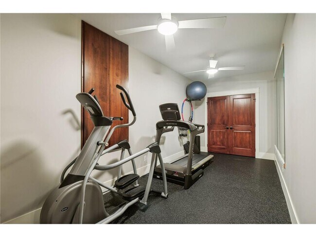 Building Photo - 4015 Wood End Dr