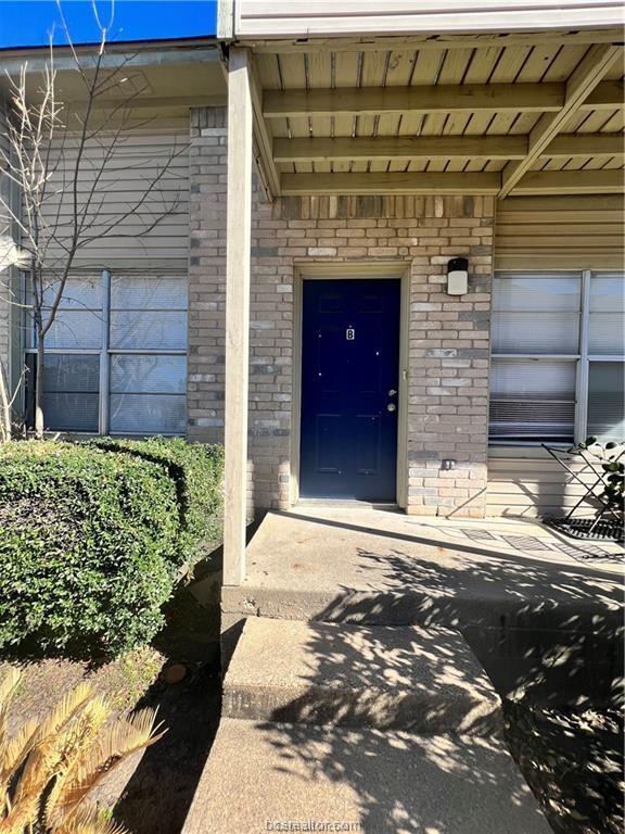 Building Photo - 906 Spring Loop