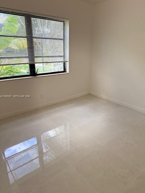 Building Photo - 3101 Oakland Shores Dr