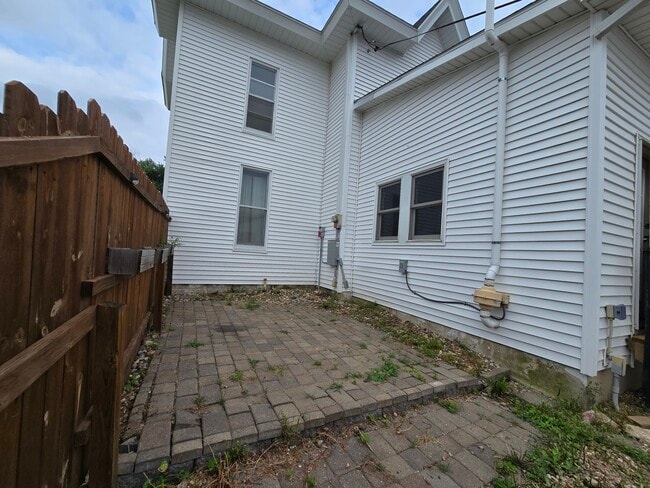 Building Photo - 207 4th St N