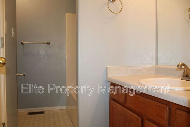 Building Photo - 685 S McCoy Dr