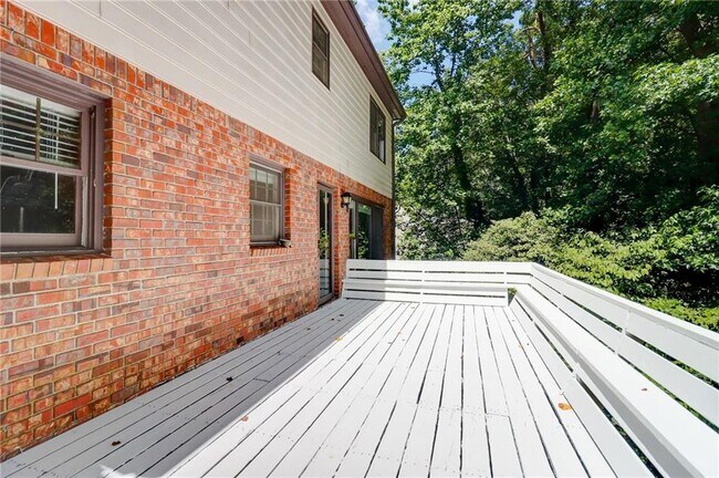 Building Photo - 1049 Seven Springs Cir NE