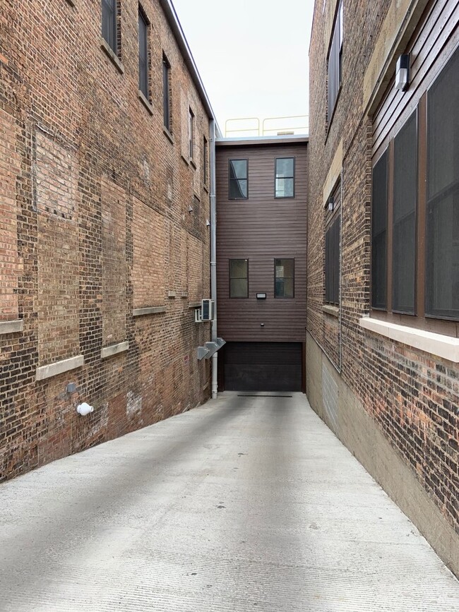 Building Photo - 37 W Benton St