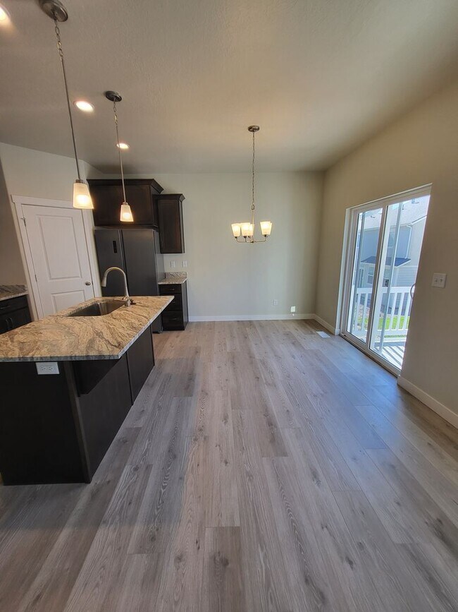 Building Photo - Brand New townhomes