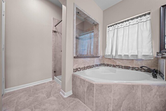 Building Photo - 4814 Peninsula Garden Way