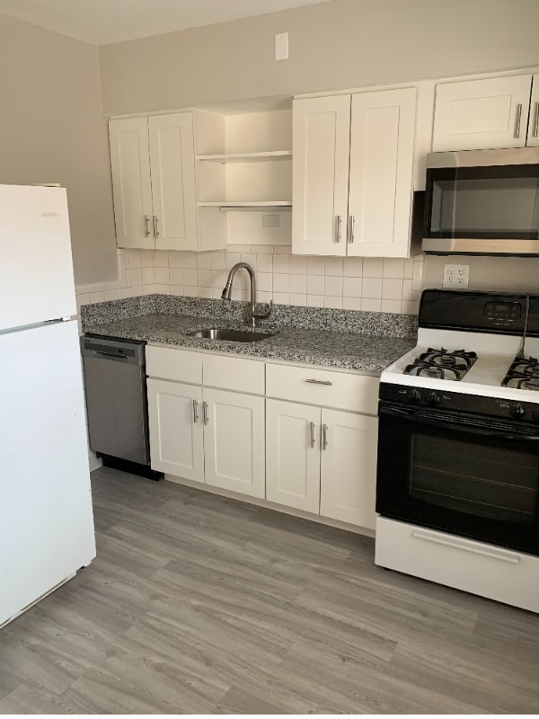 Building Photo - 6213 Nagel Ave