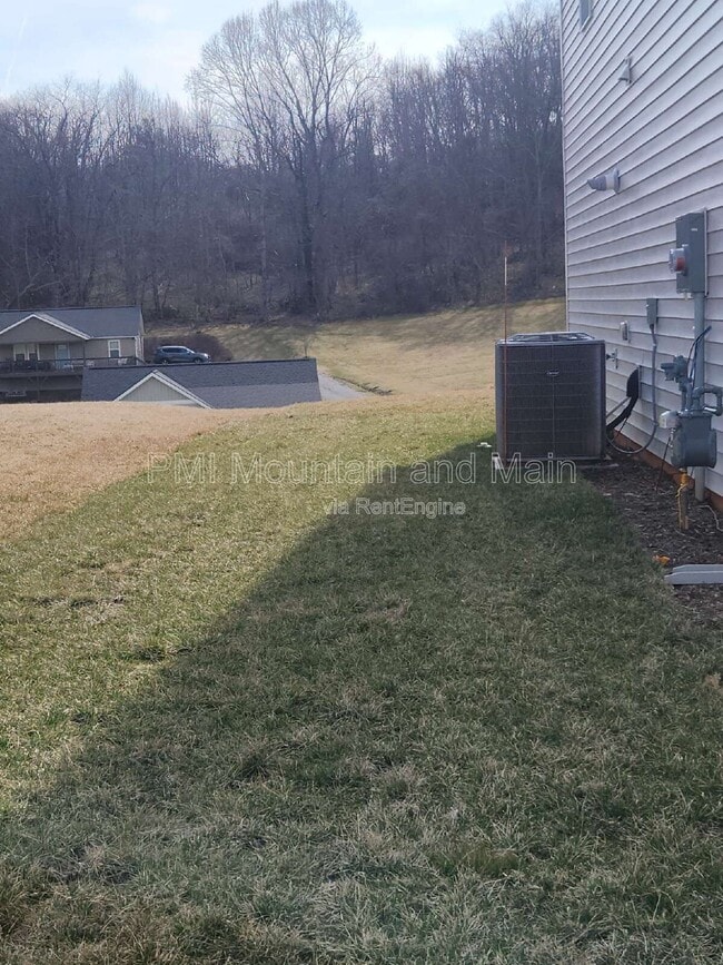 Building Photo - 92 Queen Vly Wy