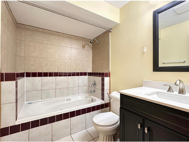 Building Photo - 1556 Chartreux Ave