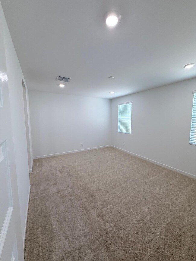 Building Photo - 6988 W Buckhorn Trail