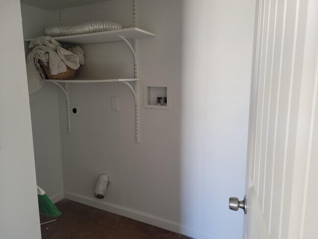 Building Photo - 3 bedroom/2 Bath with added Studio