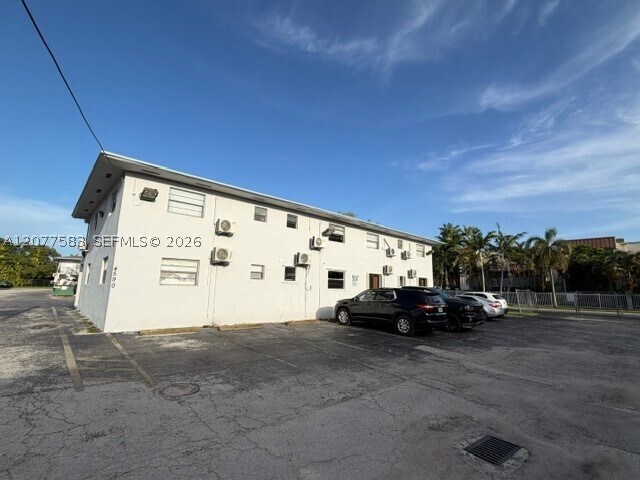 Building Photo - 4590 SW 67th Ave