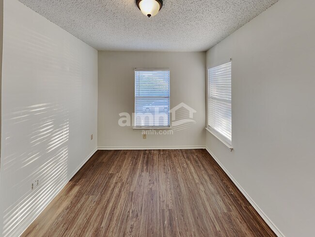 Building Photo - 8447 Mannington Pl