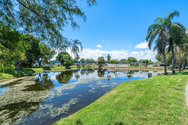 Building Photo - 2453 Waterside Dr