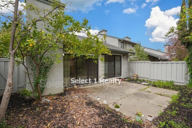 Building Photo - 546 La Corso Dr