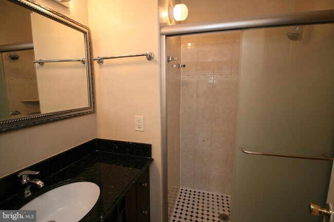 Building Photo - 512 Suffield Dr