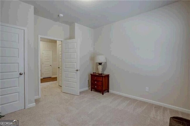 Building Photo - 2436 Foxy Dr