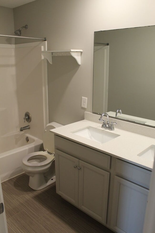 Building Photo - Spacious Move In Ready 5 BR in Avon!