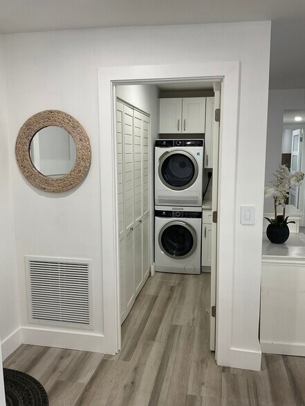 Building Photo - 2870 NE 14th Street Cswy