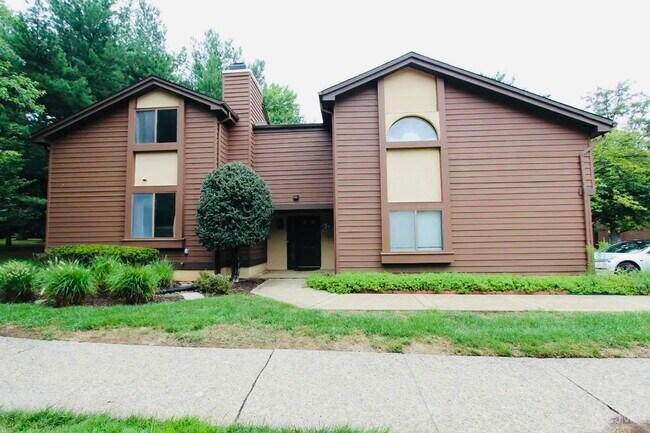 Building Photo - 587 Sayre Dr