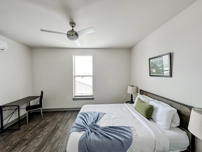 Building Photo - 111 E 4th St