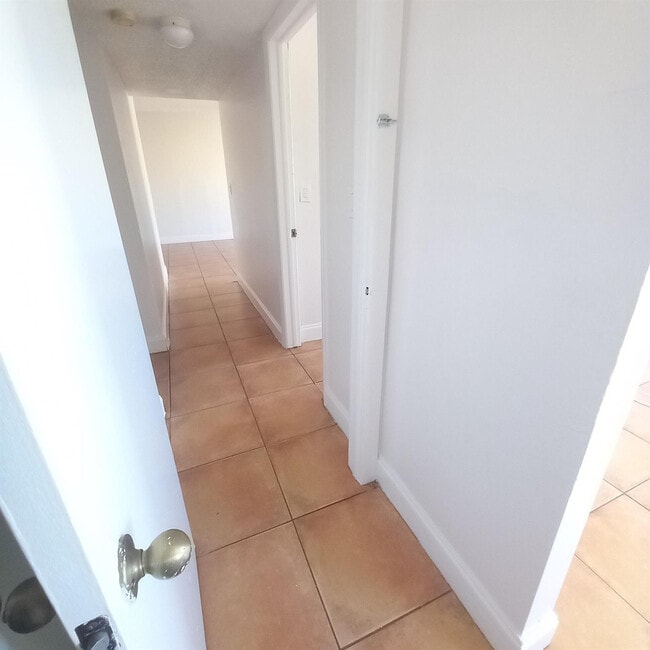 Building Photo - 3610 NW 21st St