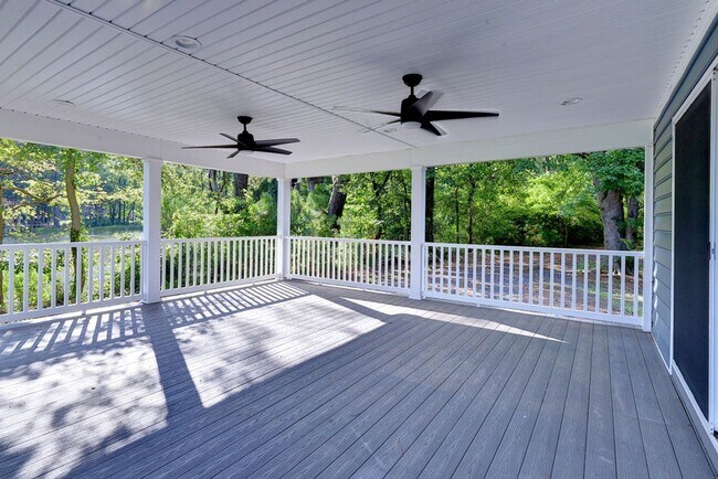 Building Photo - New Waterfront Home