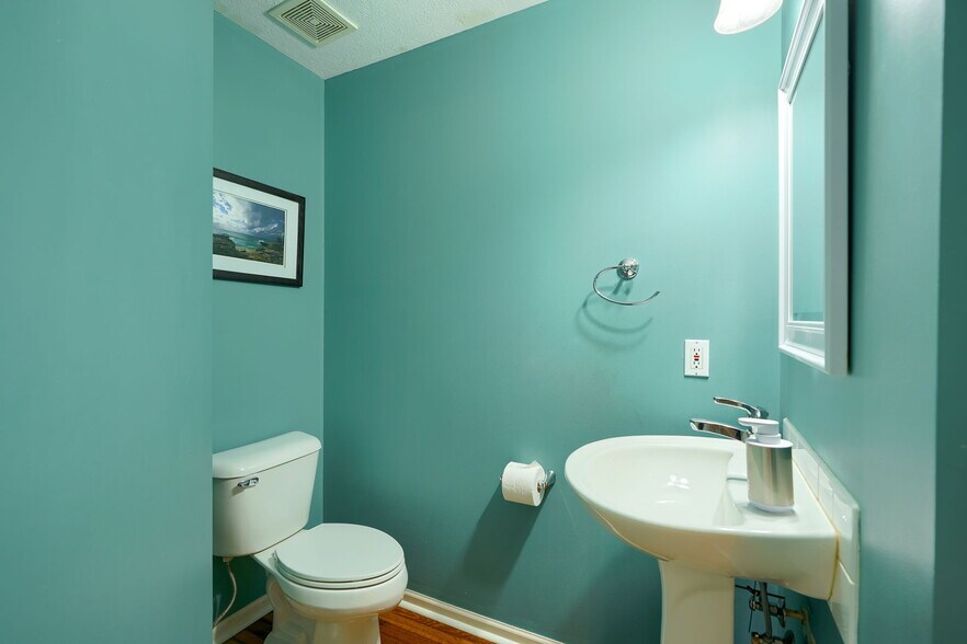 Building Photo - 6850 Fox Run Dr