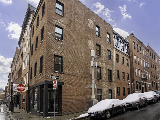 Building Photo - 176 Salem St