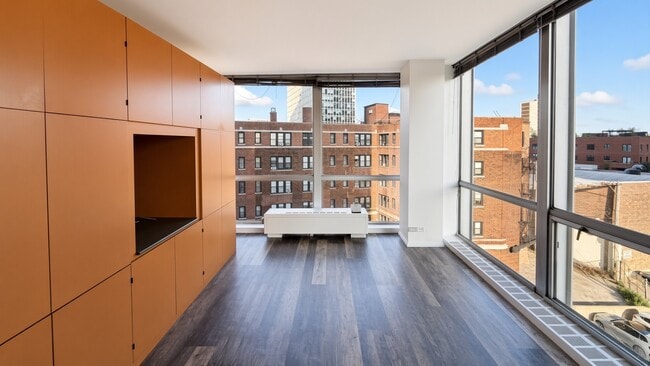 Building Photo - 2400 N Lakeview Ave