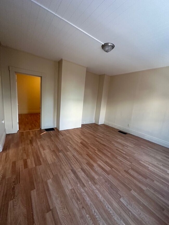 Building Photo - 82 Lime St