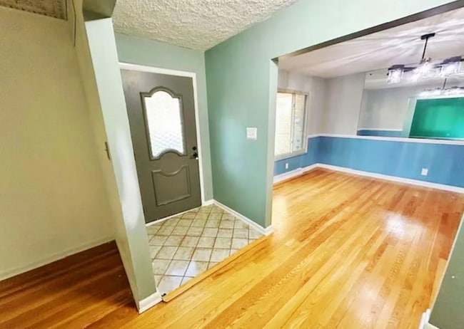 Building Photo - 2947 Chamberlain Rd