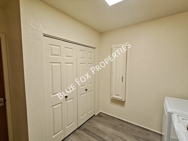 Building Photo - 983 W Palma De Pina
