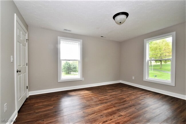 Building Photo - 7984 Chagrin Rd