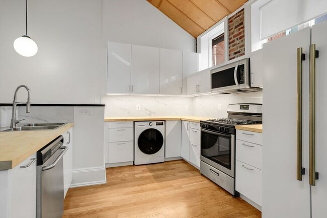 Building Photo - 1631 16th St NW