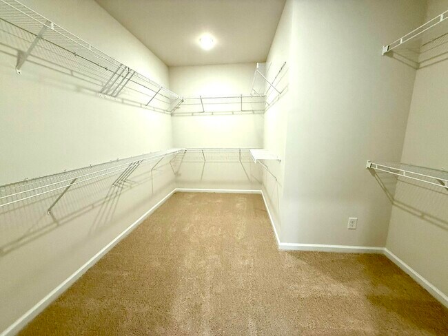 Building Photo - 9093 Malahide Ln