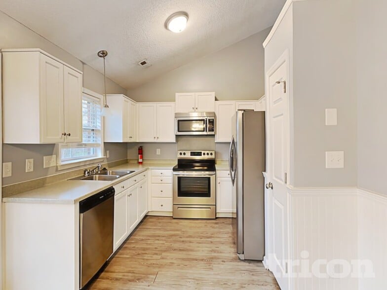 Building Photo - 7284 Green Meadow Ct