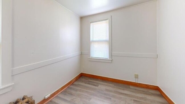 Building Photo - 108 2nd St NW
