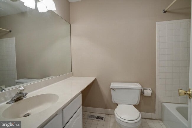 Building Photo - 71 Amity Dr