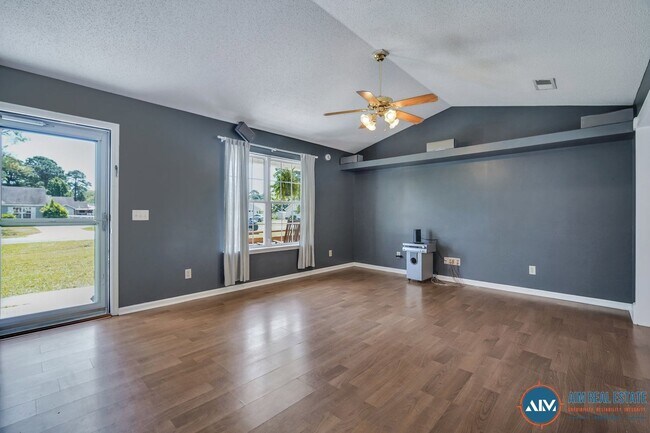 Building Photo - Charming 3-Bed, 2-Bath Home in Historic Beaufort, SC. Call for Details!